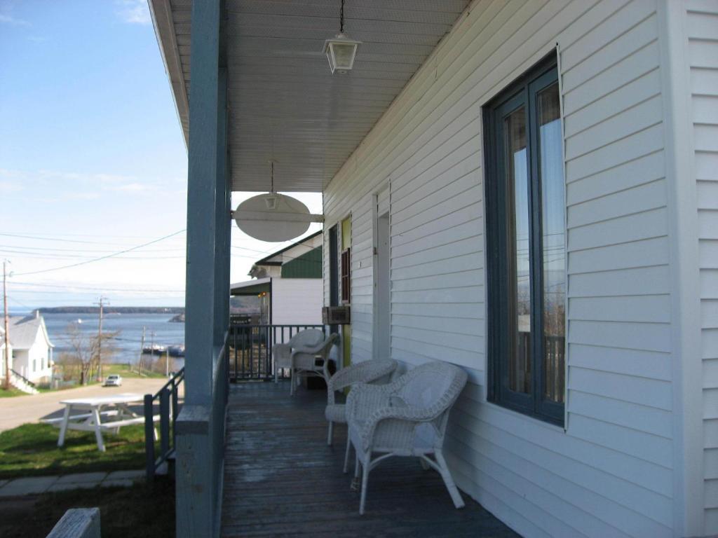 Hotel Le Goéland Tadoussac Esterno foto